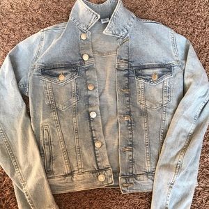 Light denim jean jacket